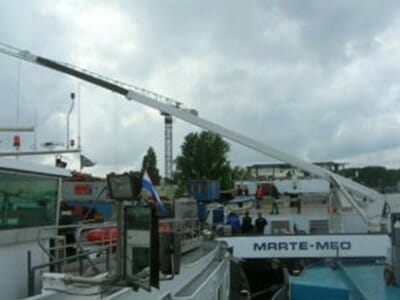 Figure Crane for inland waterway in use