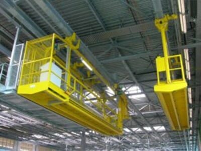 Mobile roof work platform movable on the ceiling construction